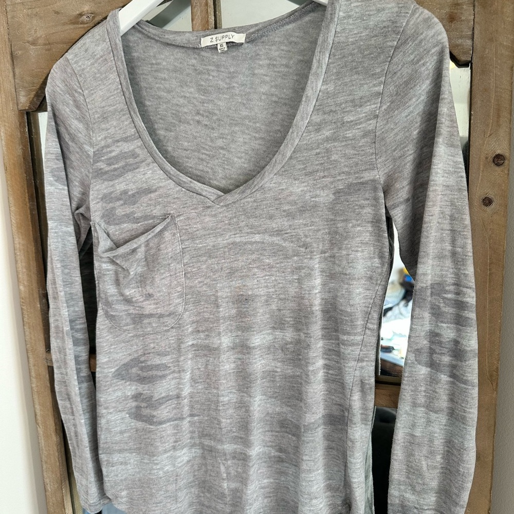 Z Supply Gray Camo Long Sleeve Women's Top